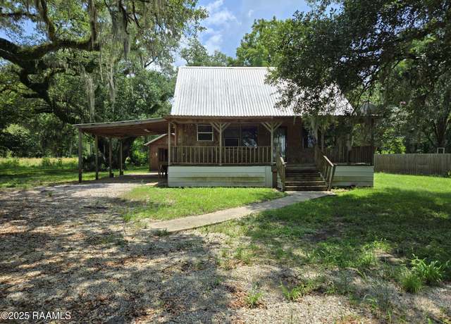 Property at 1431 Mills Hwy, Breaux Bridge, LA 70517, 3 beds, 3 baths
