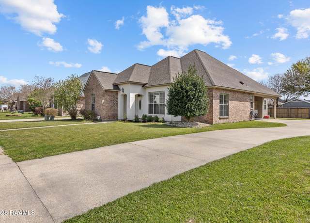 Property at 409 Hillbrooke Dr, Broussard, LA 70518, 3 beds, 2 baths