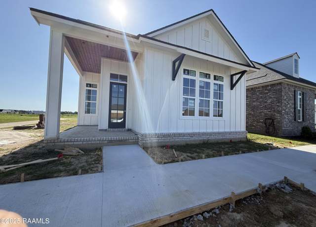 Property at 604 Broyles Ln, Youngsville, LA 70592, 3 beds, 2 baths