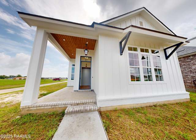 Property at 604 Broyles Ln, Youngsville, LA 70592, 3 beds, 2 baths
