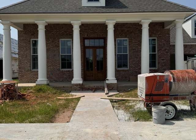 Property at 200 Castle Vine Way, Lafayette, LA 70508, 4 beds, 4.5 baths
