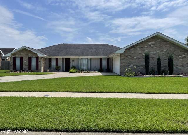 Property at 409 W Governor Miro Dr, Lafayette, LA 70506, 3 beds, 2.5 baths