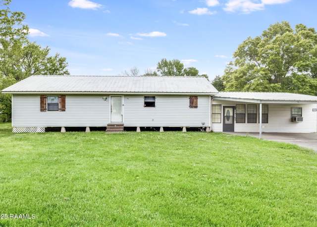 Property at 4812 Meadowcrest Dr, New Iberia, LA 70560, 3 beds, 2 baths