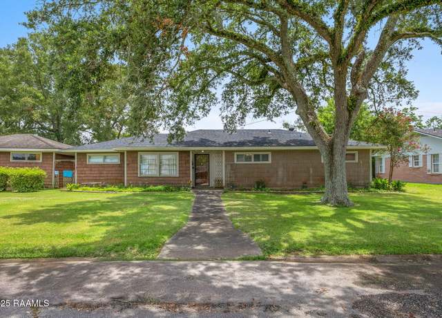 Property at 128 Greenwood Dr, Jennings, LA 70546, 4 beds, 2 baths