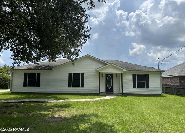 Property at 4304 South Dr, New Iberia, LA 70563, 3 beds, 2 baths