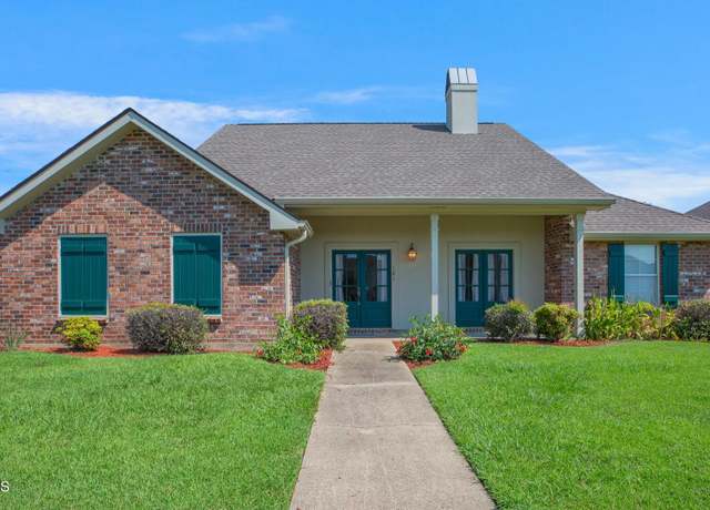 Property at 101 Cornish Pl, Youngsville, LA 70592, 3 beds, 2 baths