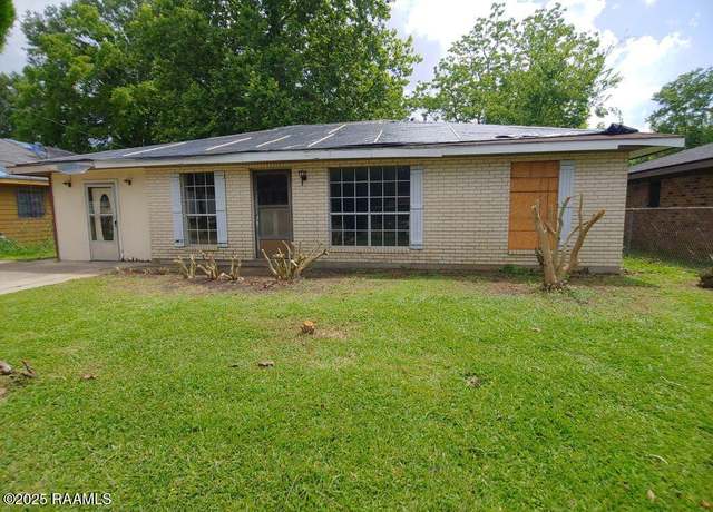 Property at 802 Myrtis St, New Iberia, LA 70560, 3 beds, 2.5 baths