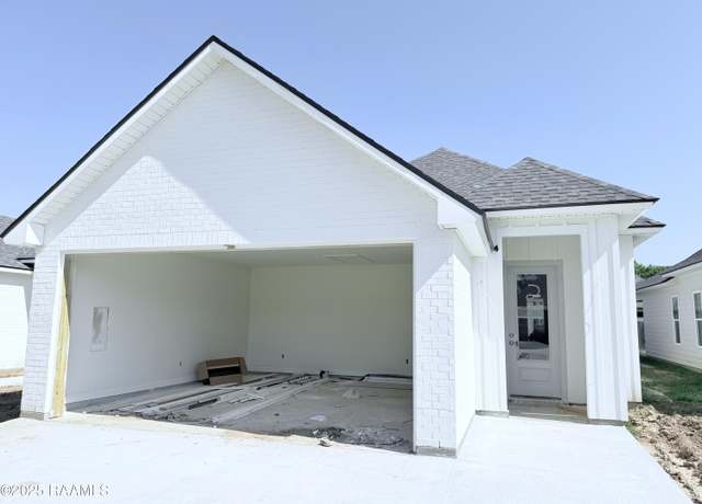 Property at 217 Berchman Oaks Dr, Lafayette, LA 70506, 3 beds, 2 baths