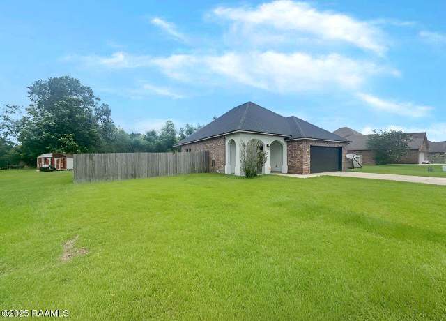 Property at 1141 Bridgetowne Ln, Breaux Bridge, LA 70517, 3 beds, 2 baths