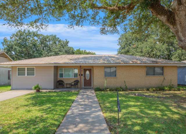 Property at 309 Azalea Dr, New Iberia, LA 70563, 4 beds, 2 baths