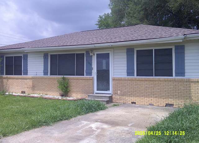 Property at 1105 E Lovell St, Crowley, LA 70526, 3 beds, 2 baths