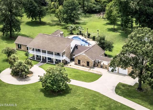 Property at 415 Fort Hamilton Dr, Opelousas, LA 70570, 4 beds, 3.5 baths