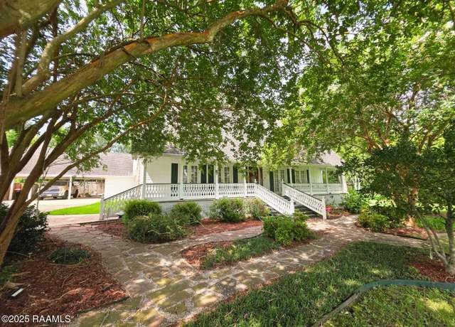 Property at 104 Running Deer Dr, Lafayette, LA 70503, 4 beds, 3 baths