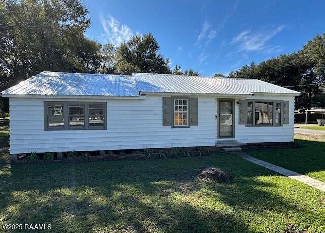 Property at 1722 Michael St, Abbeville, LA 70510, 3 beds, 1 bath