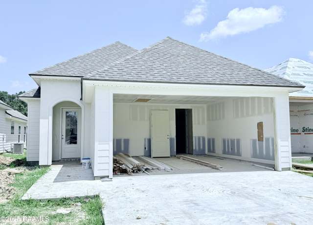 Property at 221 Berchman Oaks Dr, Lafayette, LA 70506, 3 beds, 2 baths