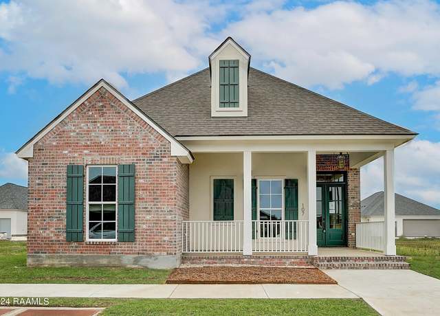 Property at 107 Soundview Way, Youngsville, LA 70592, 3 beds, 2.5 baths