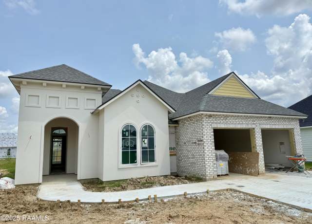 Property at 102 Irving Ave, Lafayette, LA 70506, 3 beds, 2 baths
