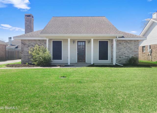 Property at 104 Pathway Ln, Lafayette, LA 70506, 3 beds, 2 baths