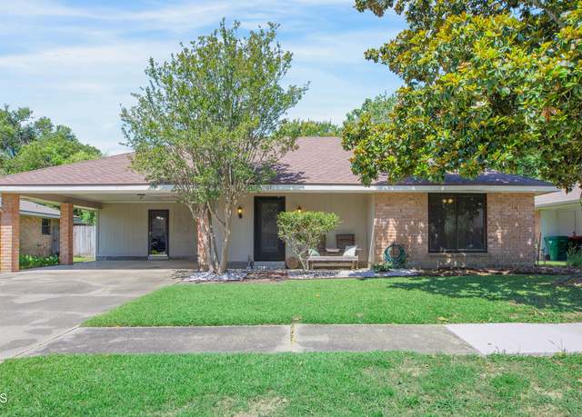 Property at 207 St Benjamin Dr, Lafayette, LA 70506, 3 beds, 2 baths
