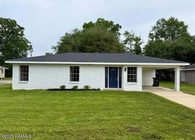 Property at 752 J L Dr, Scott, LA 70583, 3 beds, 1 bath