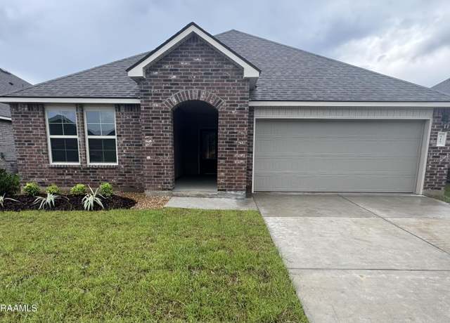 Property at 117 Bur Oak Dr, Lafayette, LA 70507, 4 beds, 2 baths