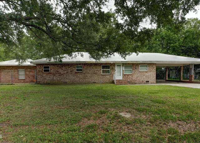 Property at 211 Dorsey Rd, New Iberia, LA 70563, 5 beds, 3 baths