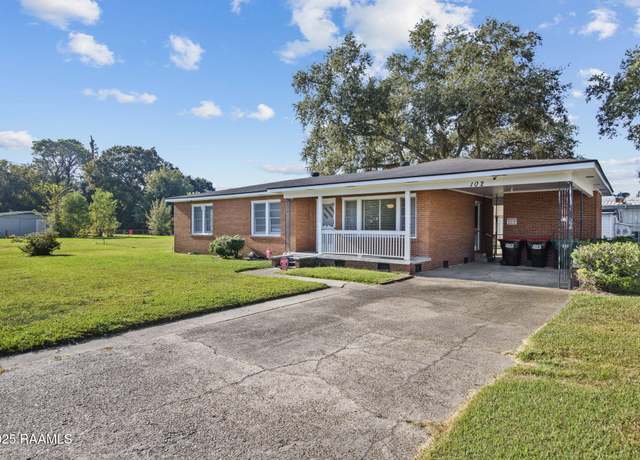 Property at 102 Antigua Dr, Lafayette, LA 70503, 3 beds, 2 baths
