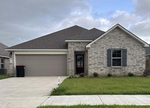 Property at 111 Bur Oak Dr, Lafayette, LA 70507, 4 beds, 2 baths