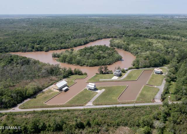 Property at 9403 Mako Ln, Abbeville, LA 70510