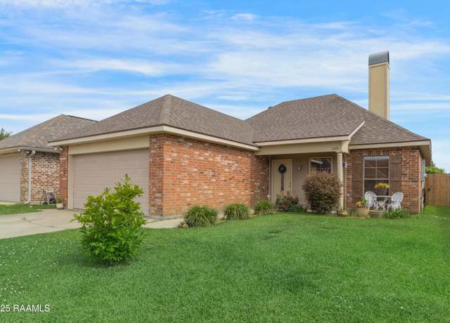 Property at 408 Braxton Dr, Youngsville, LA 70592, 3 beds, 2 baths