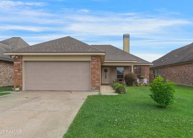Property at 408 Braxton Dr, Youngsville, LA 70592, 3 beds, 2 baths