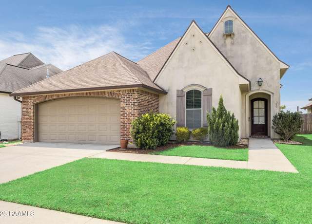 Property at 212 Bayou Parc Dr, Youngsville, LA 70592, 4 beds, 2 baths