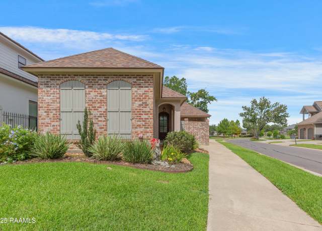 Property at 207 W Vallauris Dr, Lafayette, LA 70507, 3 beds, 2 baths