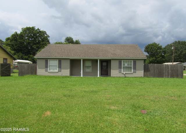 Property at 401 East Dr, New Iberia, LA 70563, 3 beds, 2 baths