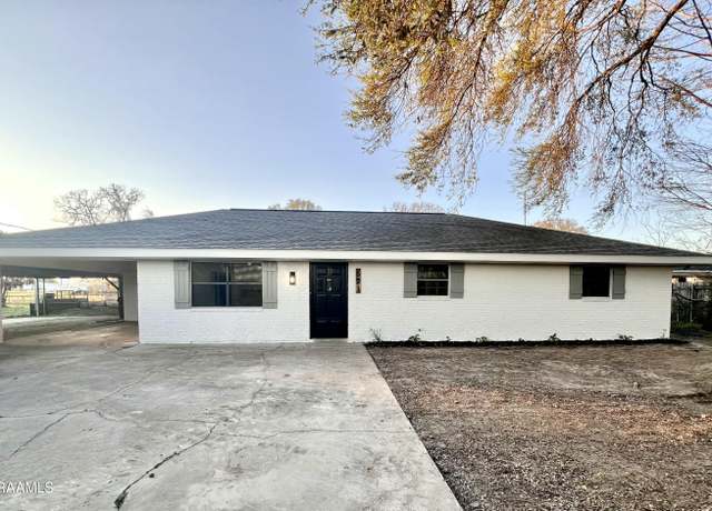 Property at 521 Claude St, Breaux Bridge, LA 70517, 3 beds, 2 baths