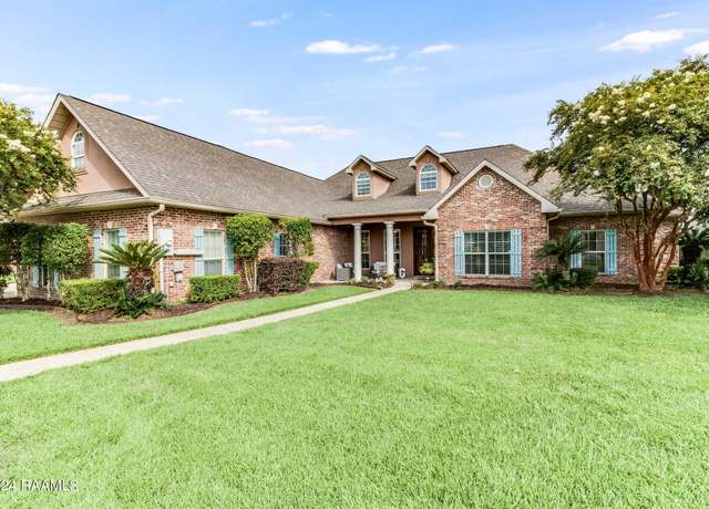 Property at 806 Belle Dr, Breaux Bridge, LA 70517, 5 beds, 4 baths
