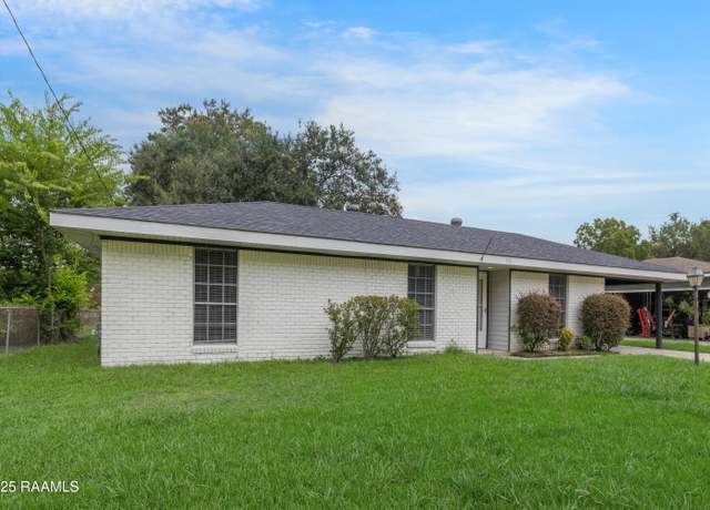 Property at 103 Sycamore St, New Iberia, LA 70560, 3 beds, 1.5 baths