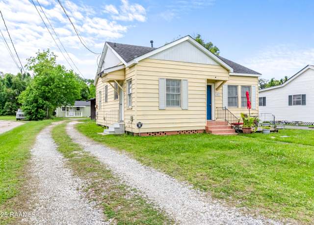 Property at 1623 4th St, Lake Charles, LA 70601, 3 beds, 2 baths