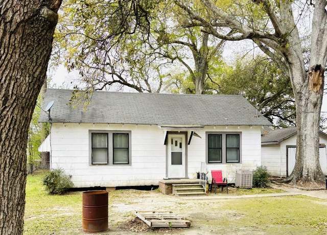 Property at 421 7th St, Mamou, LA 70554, 3 beds, 1 bath
