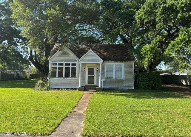 Property at 719 E Plaquemine St, Jennings, LA 70546, 3 beds, 2 baths
