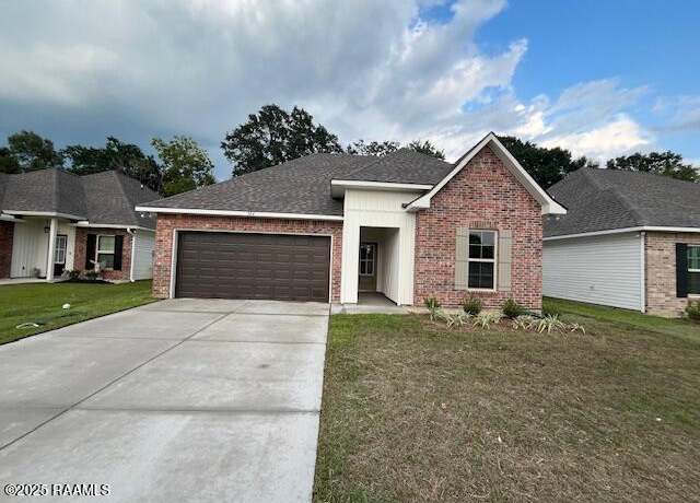 Property at 304 Cainwood Ct, Carencro, LA 70520, 3 beds, 2 baths