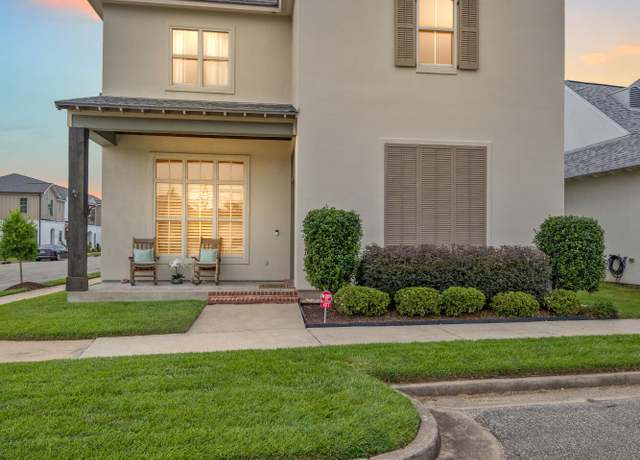 Property at 901 Broyles St, Youngsville, LA 70592, 3 beds, 2.5 baths
