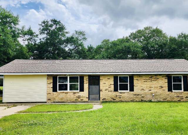 Property at 336 Harmon Ln, Opelousas, LA 70570, 3 beds, 2 baths