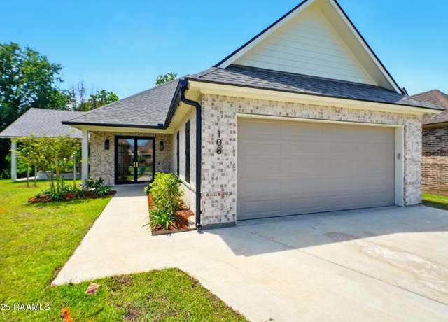 Property at 108 Meadowbrook Dr, Broussard, LA 70518, 3 beds, 2.5 baths