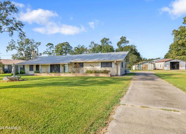 Property at 5162 Bridge St, St. Martinville, LA 70582, 3 beds, 2 baths