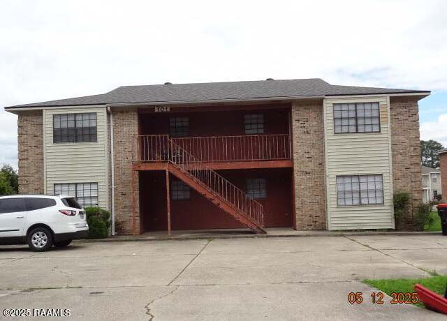 Property at 101 Vieux Orleans Cir, Lafayette, LA 70508, 8 beds, 4 baths