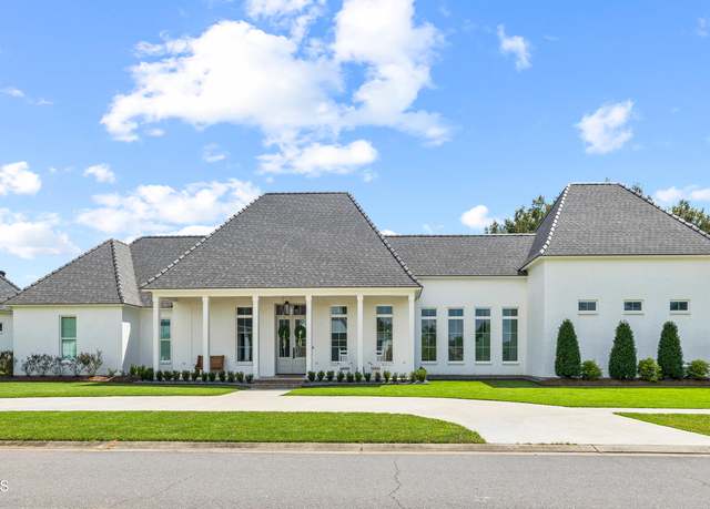 Property at 301 Greyford Dr, Lafayette, LA 70503, 4 beds, 3.5 baths