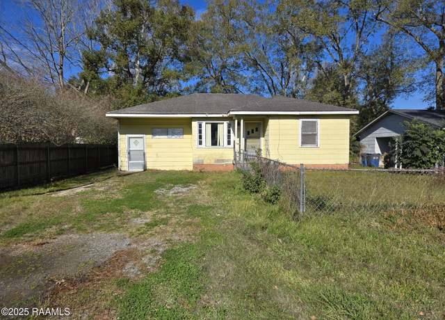 Property at 610 Lucy St, Jennings, LA 70546, 2 beds, 1.5 baths