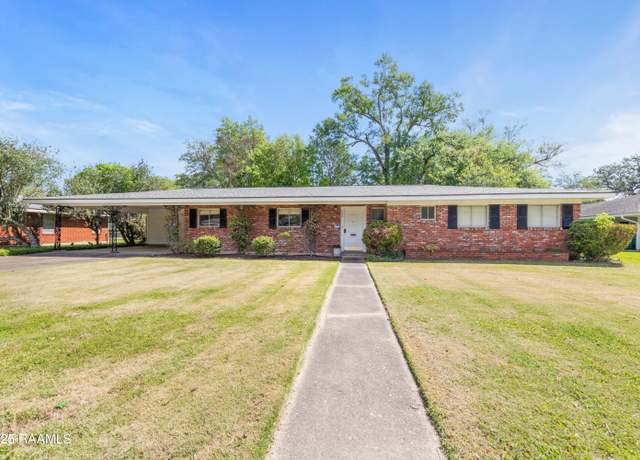 Property at 300 W Saint Louis St, Lafayette, LA 70506, 3 beds, 2 baths