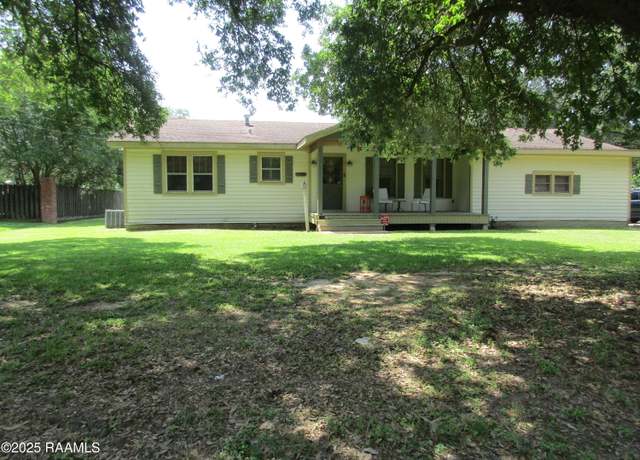 Property at 1004 E 4th St, Crowley, LA 70526, 4 beds, 2 baths
